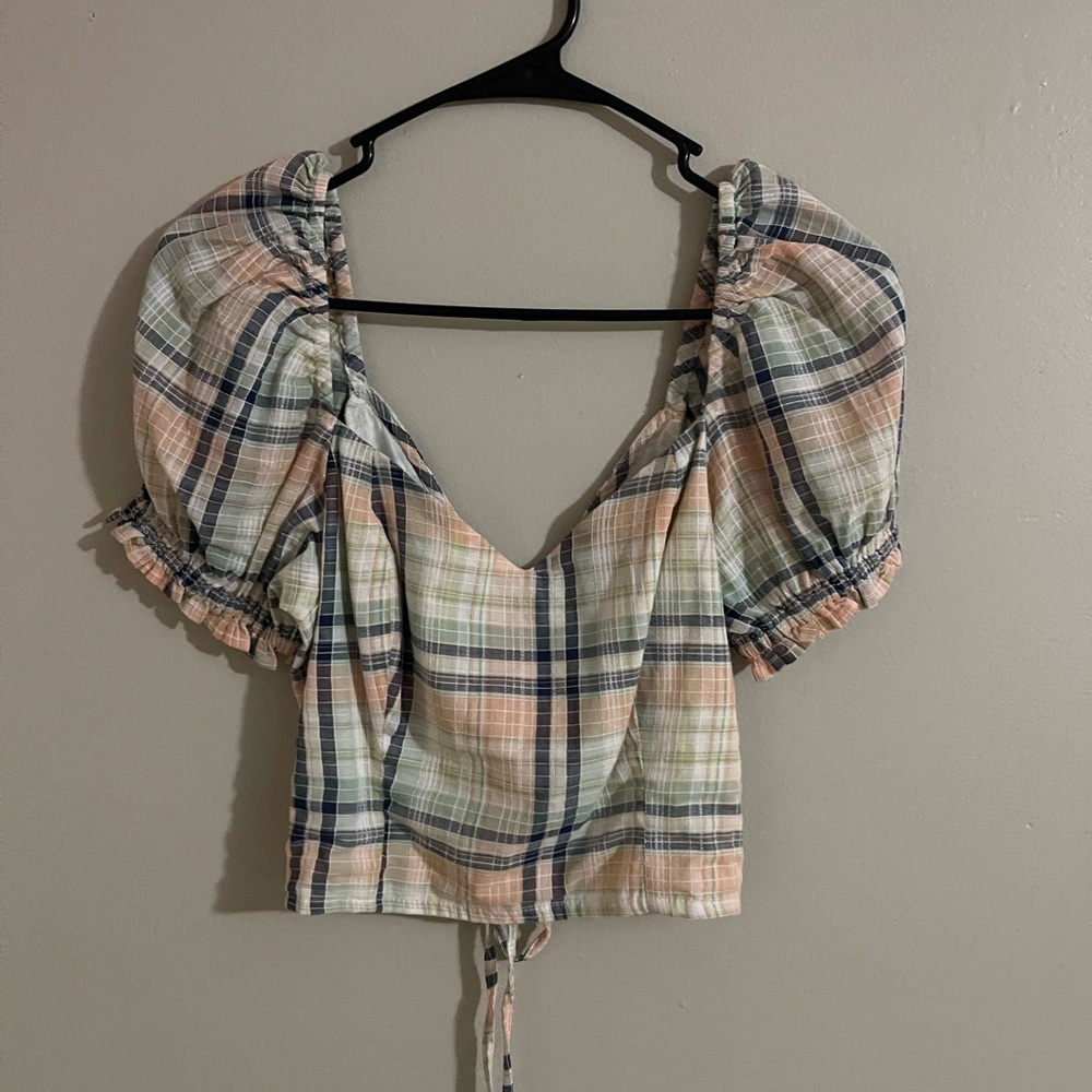 Rue 21 Puffy Shoulder Crop Top